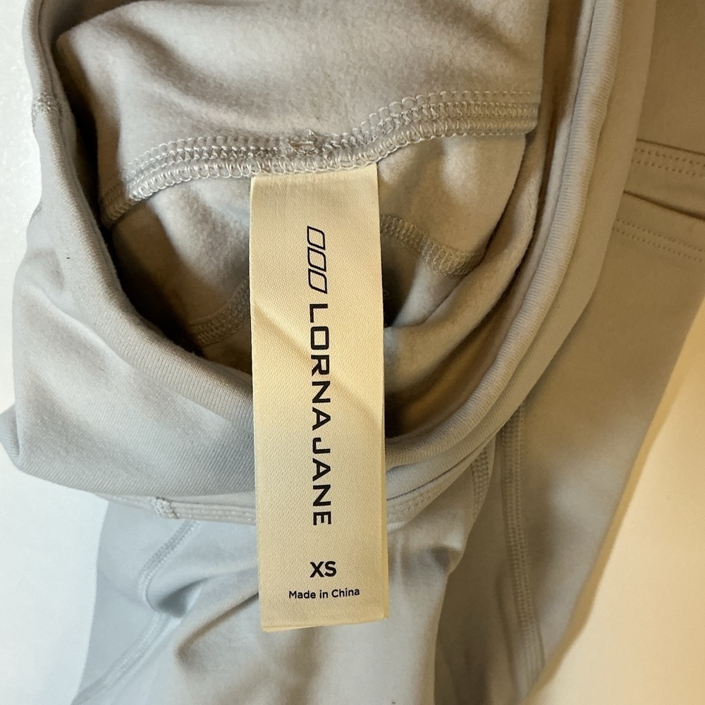 Lorna Jane Soft Gray Active Leggings 0266 - Picture 5 of 5